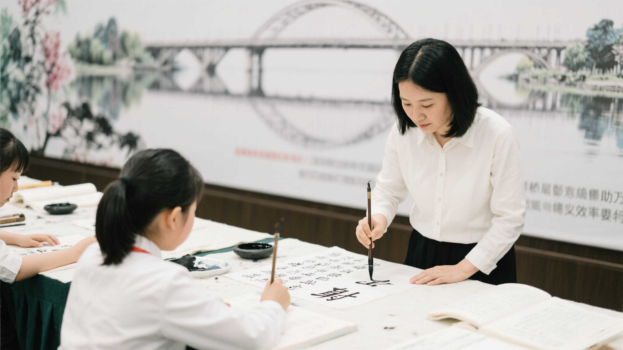 综上所述，与那些表面只有短暂停留不同，看完全文过程